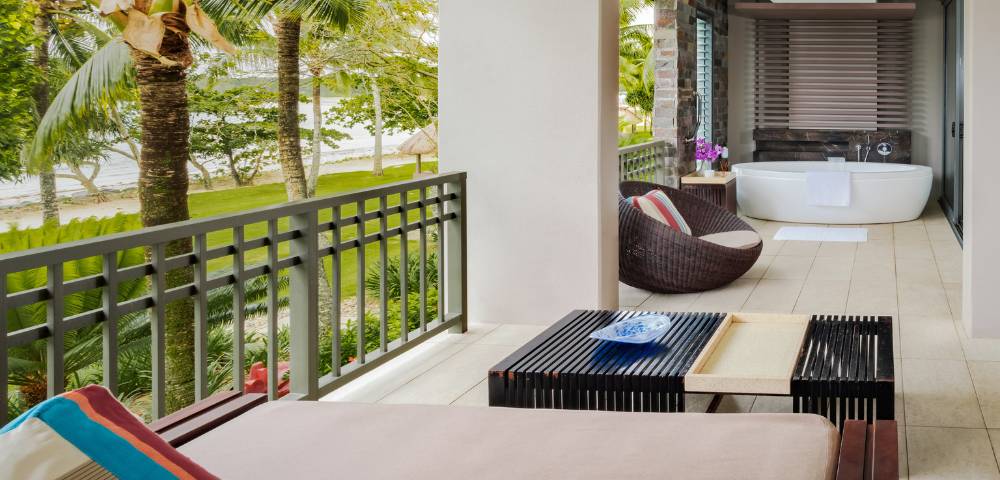 One Bedroom Suite Beachfront Balcony Image