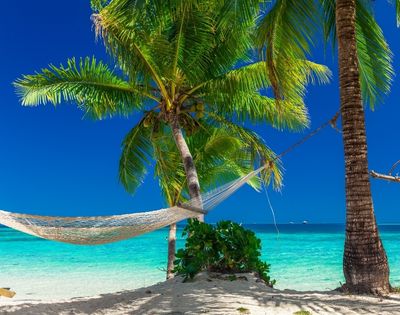 my-fiji-hammock-by-the-beach-at-plantation-island-in-mamanuca-islands