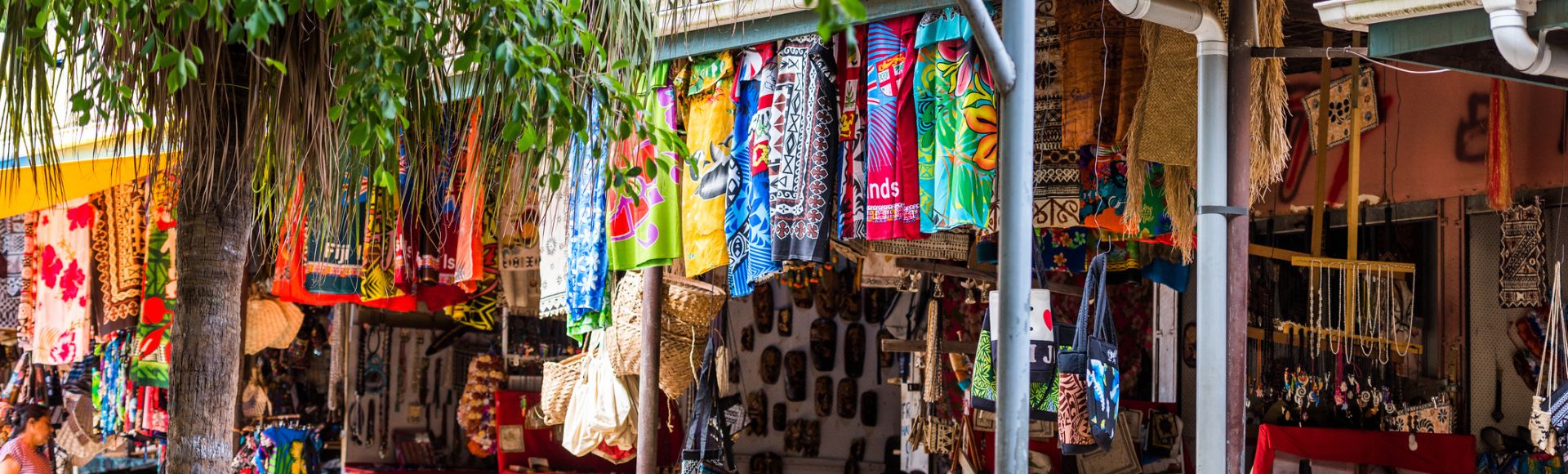 my-fiji-oven-bags-and-towels-hanging-from-local-market-stall-in-fiji