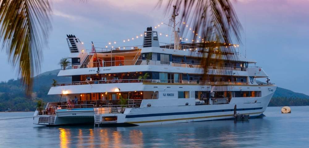 my-fiji-romantic-dinner-on-the-beach-with-blue-lagoon-cruises-ship-in-distance