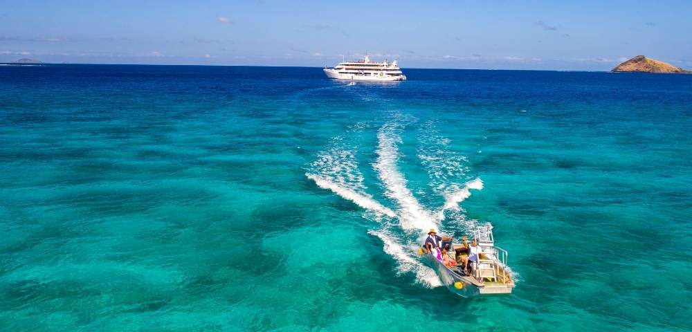 my-fiji-blue-lagoon-cruises-transferring-to-island-for-activities