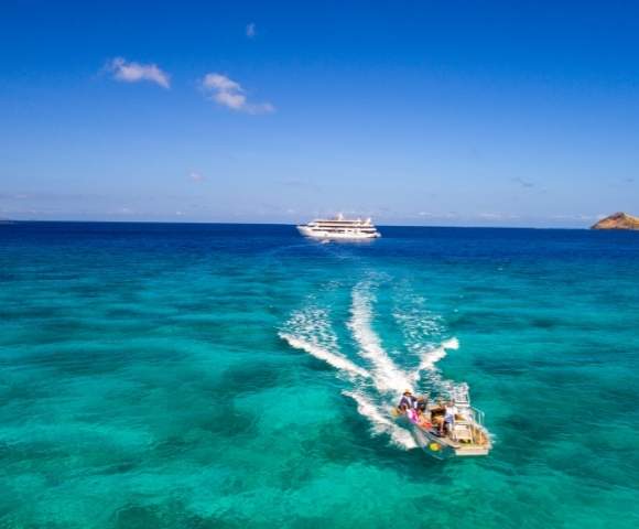 my-fiji-blue-lagoon-cruises-transferring-to-island-for-activities