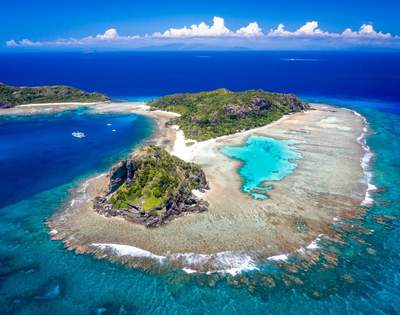 my-fiji-ariel-view-of-blue-lagoon-cruises-by-an-island