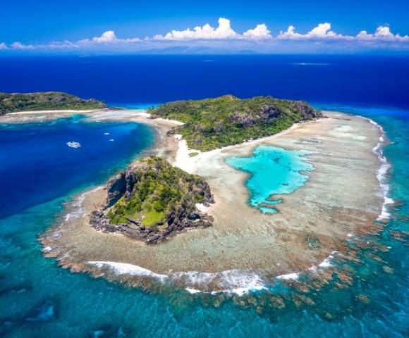 my-fiji-ariel-view-of-blue-lagoon-cruises-by-an-island