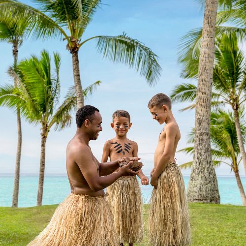 my-fiji-coral-coast-fijian-man-cultural-ceremony-with-kids-in-fiji