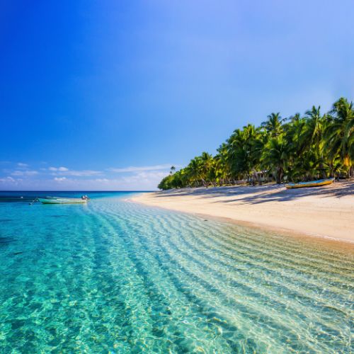 my-fiji-denarau-islands-bright-blue-water-white-sand-beach-in-fiji