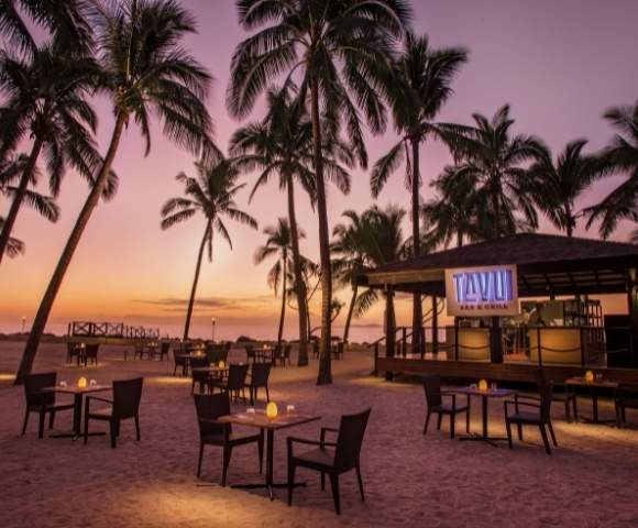 my-fiji-restaurant-at-sunset-at-doubletree-resort-by-hilton-hotel-fiji-sonaisali-island