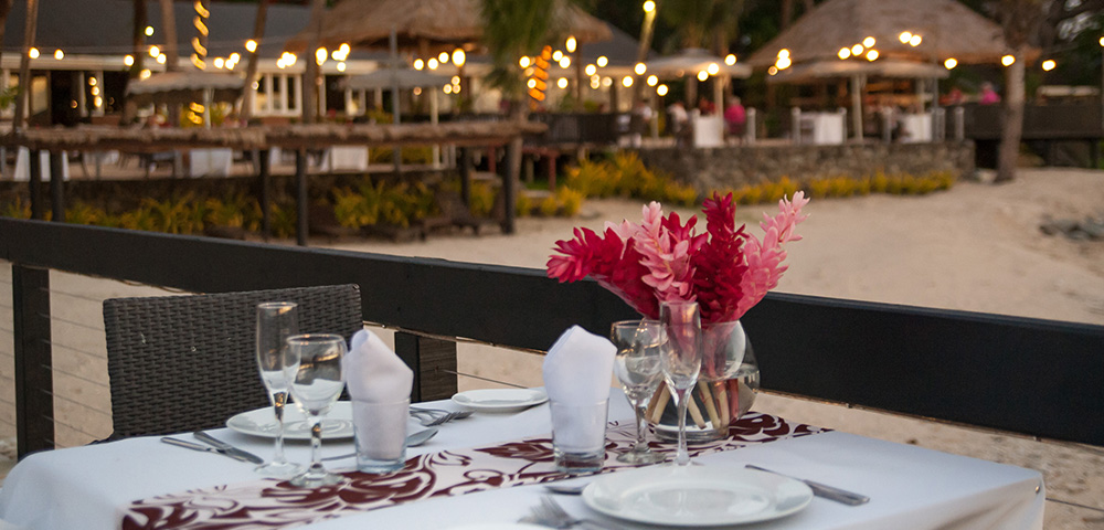 my-fiji-beach-dining-set-up-at-First-Landing-Beach-Resort-Villas