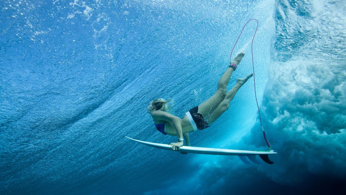 MY-FIJI-Woman-underwater-surfing-a-wave-in-fiji