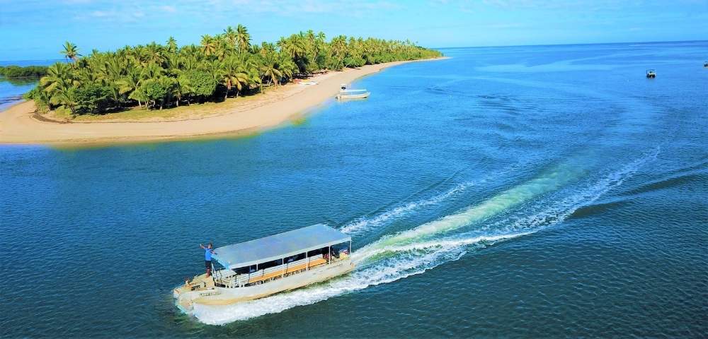 my-fiji-boat-transfer-next-to-likuri-island-resort-fiji