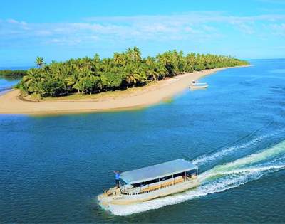 my-fiji-boat-transfer-next-to-likuri-island-resort-fiji