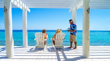 my-fiji-two-people-being-served-drinks-in-a-private-cabana-at-malamala-beach-club