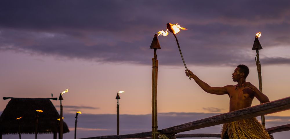 my-fiji-man-holding-fire-Malolo