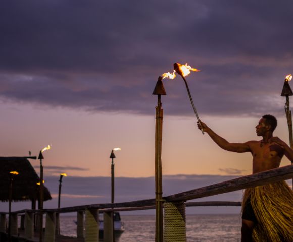 my-fiji-man-holding-fire-Malolo