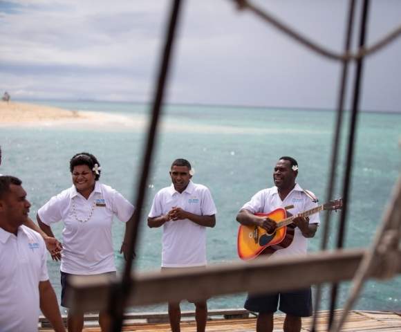 my-fiji-hosts-singing-during-big-bula-welcome-at-my-fiji-island