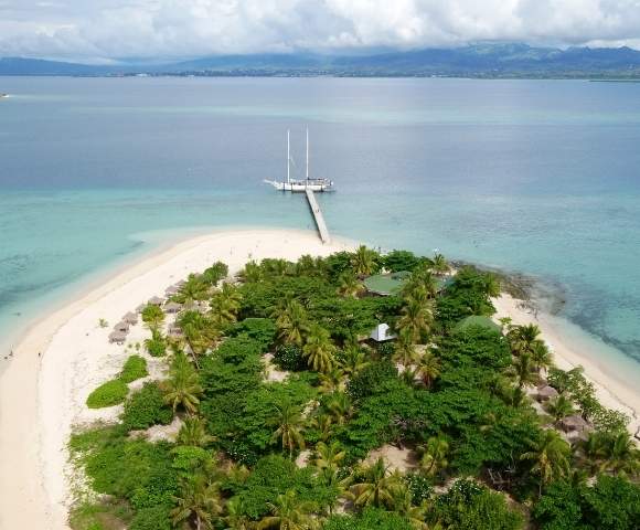 my-fiji-ariel-view-of-sailing-boat-arriving-at-my-fiji-island