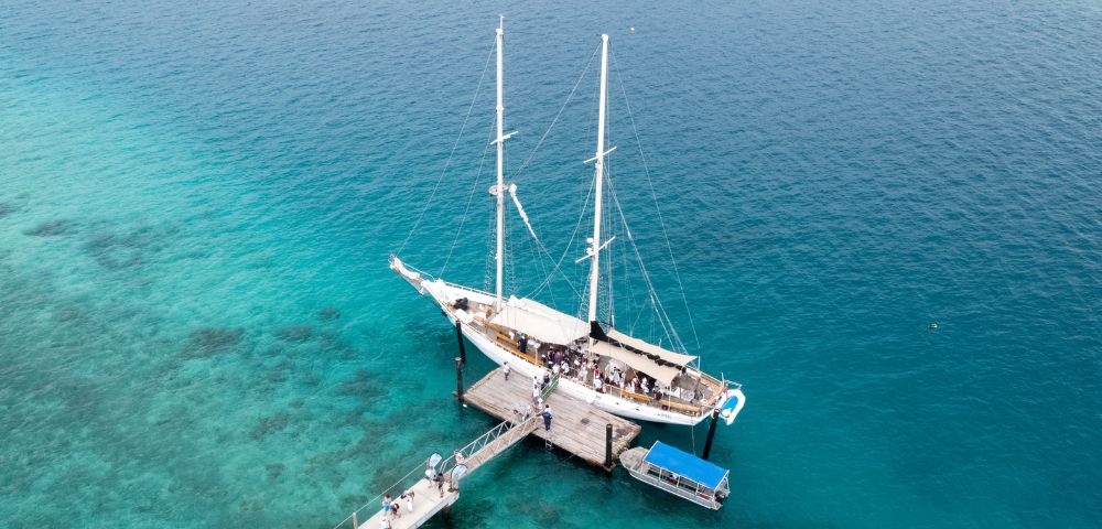 my-fiji-sailing-boat-arriving-at-my-fiji-island