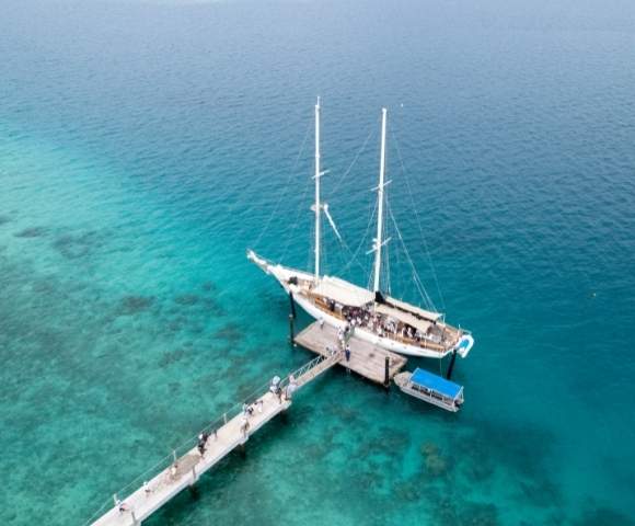 my-fiji-sailing-boat-arriving-at-my-fiji-island