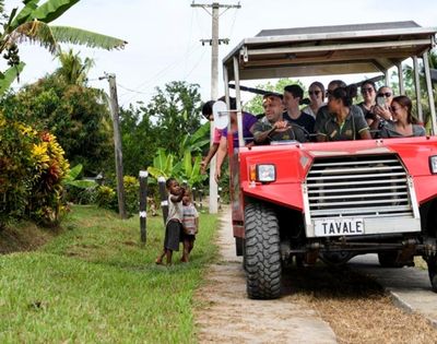 my-fiji-offroad-cave-safari-atv-safari-stopping-to-say-bula-to-local-children