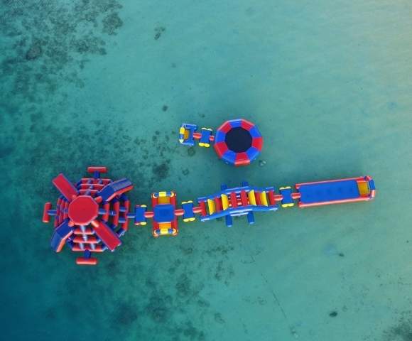 my-fiji-ariel-view-of-inflatable-waterpark-at-plantation-island-resort