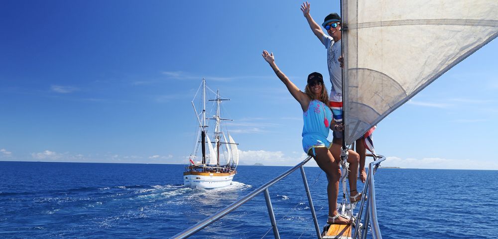 MYFIJI-Robinson-Crusoe-Island-Tours-Couple-sailing-and-smiling