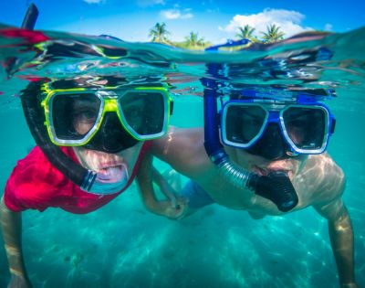 MYFIJI-Robinson-Crusoe-Island-Tours-Tivua-Island-Couple-snorkelling-looking-at-the-camera