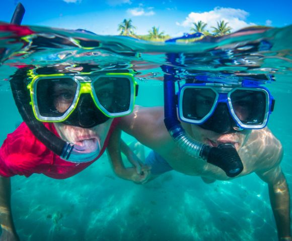 MYFIJI-Robinson-Crusoe-Island-Tours-Tivua-Island-Couple-snorkelling-looking-at-the-camera