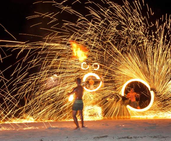 my-fiji-fire-show-at-robinson-crusoe-sunset-cruise-dinner-show