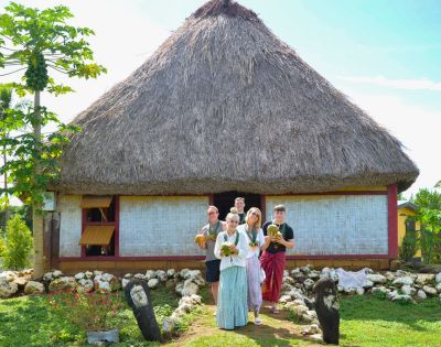 MY-FIJI-Robinson-Crusoe-Tours-Village-and-Mud-Catching-Tour-Family-in-front-of-fare