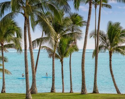 my-fiji-view-of-the-reef-with-two-people-kayaking-from-shangri-la-yanuca-island-along-the-coral-coast