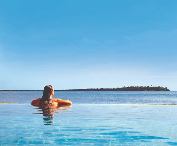 my-fiji-woman-in-infinity-pool-at-sheraton-denarau-villas