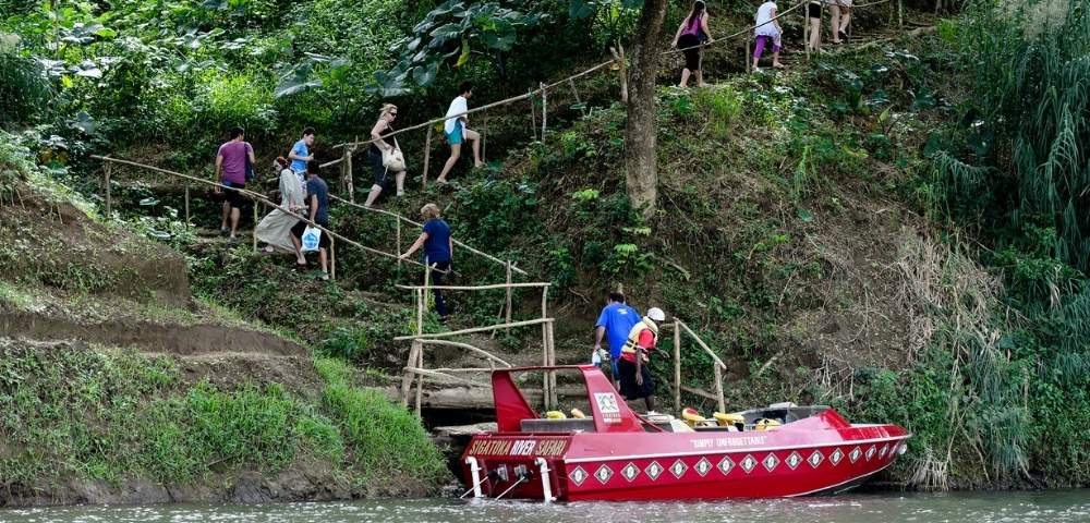 my-fiji-sigatoka-river-safari-disembarking-jet-boat