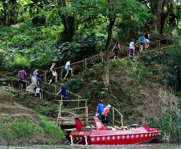 my-fiji-sigatoka-river-safari-disembarking-jet-boat