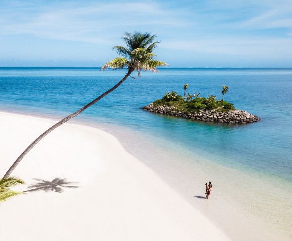 my-fiji-couple-on-the-beach-at-six-senses-fiji