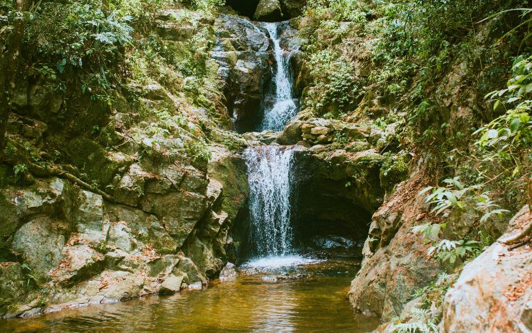 10 Breathtaking Waterfalls to Visit in Fiji Banner Image