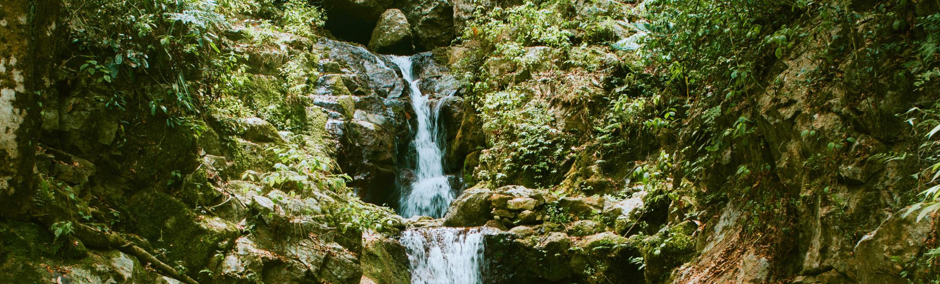 10 Breathtaking Waterfalls to Visit in Fiji Banner Image