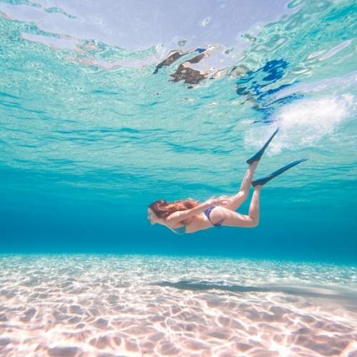 lady-snorkelling-in-fiji