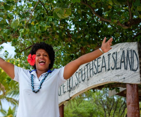 my-fiji-south-sea-island-fijian-woman-giving-bula-welcome