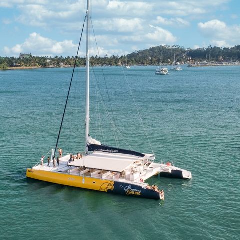 my-fiji-ariel-view-of-south-sea-sailing-catamaran