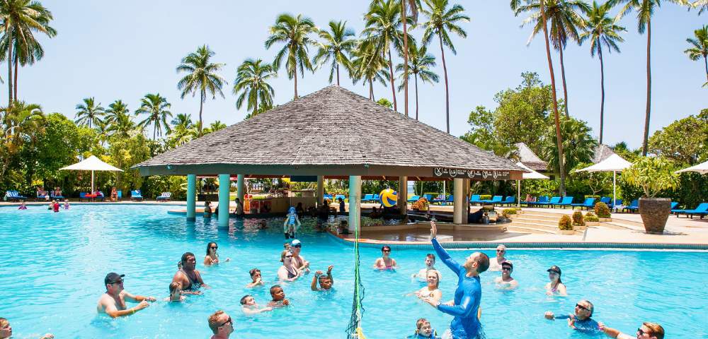 MYHOLIDAY-THE-NAVITI-RESORT-GROUP-OF-PEOPLE-PLAYING-VOLLEY-BALL-IN-THE-POOL