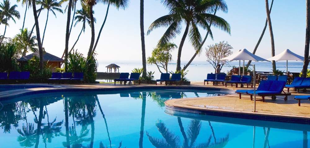 MYHOLIDAY-THE-WARWICK-FIJI-POOL-WITH-VIEW-OF-OCEAN-BEHIND