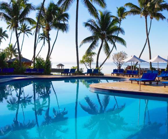 MYHOLIDAY-THE-WARWICK-FIJI-POOL-WITH-VIEW-OF-OCEAN-BEHIND