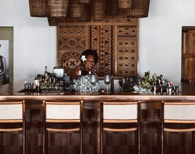 my-fiji-woman-pouring-drinks-at-the-bar-at-tokoriki-island-resort-fiji