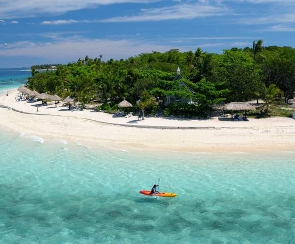 my-fiji-person-kayaking-at-treasure-island-resort