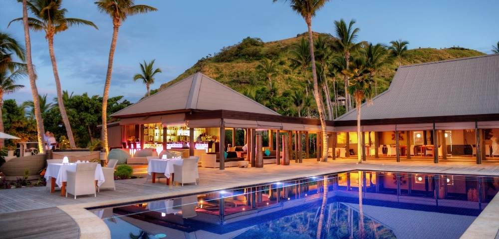 my-fiji-restaurant-by-the-pool-at-vomo-island-fiji