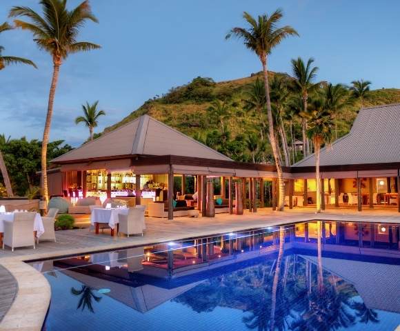 my-fiji-restaurant-by-the-pool-at-vomo-island-fiji