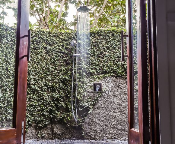 my-fiji-outdoor-shower-in-rooms-at-waya-island-resort