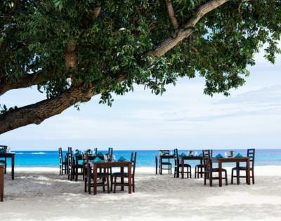 MY-HOLIDAY-YASAWA-ISLAND-RESORT-restaurant-seating-on-beach