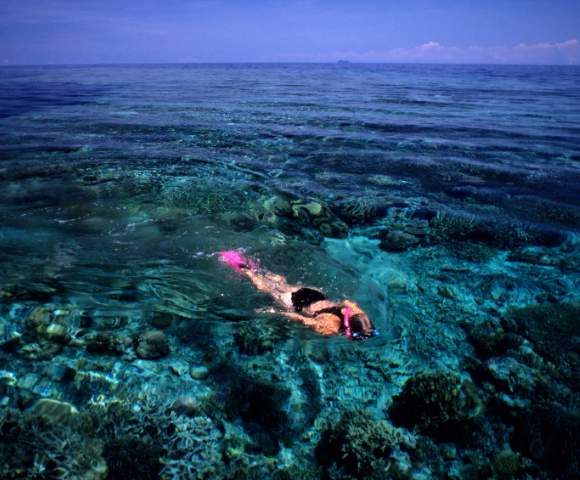 MY-HOLIDAY-YASAWA-ISLAND-RESORT-woman-snorkeling-in-reef