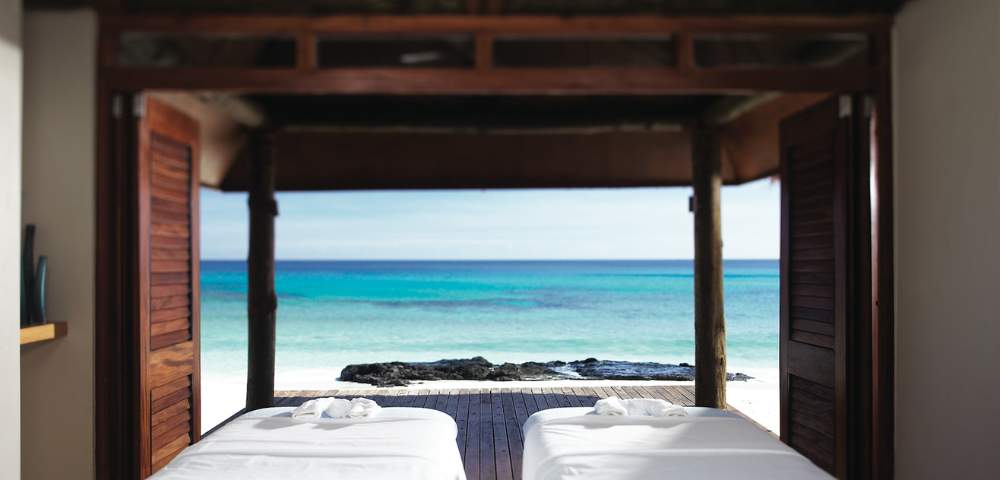 MY-HOLIDAY-YASAWA-ISLAND-RESORT-spa-beds-with-ocean-view